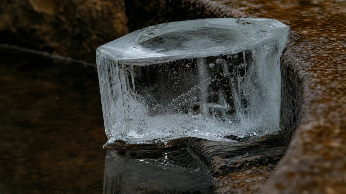 Pourquoi la glace flotte-t-elle ? La science de la densité