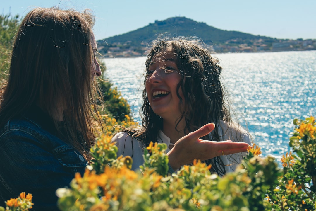 découvrez une sélection de blagues amusantes et décalées qui égayeront votre journée ! que vous soyez à la recherche d'un rire, d'une punchline ou d'une bonne histoire à partager, plongez dans notre univers humoristique et amusez-vous sans modération.