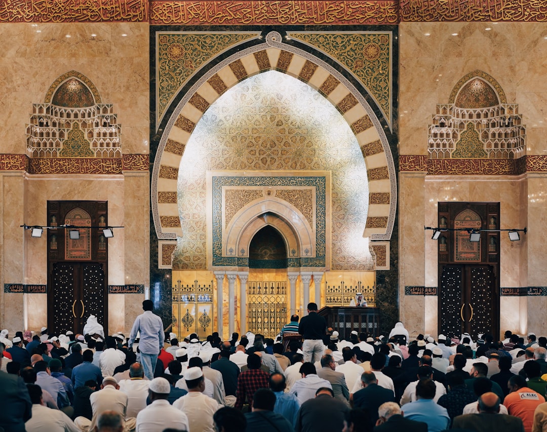 découvrez les traditions, les pratiques et les significations du ramadan, un mois sacré de jeûne, de prière et de partage pour des millions de musulmans à travers le monde.