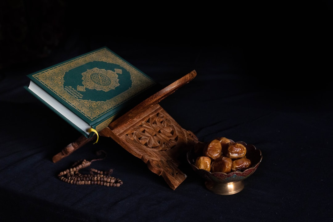 découvrez le ramadan, un mois sacré pour les musulmans, marqué par le jeûne, la prière et la réflexion spirituelle. explorez ses traditions, ses significations et son impact sur la communauté.