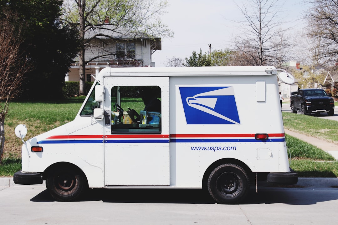 découvrez le service de courrier recommandé, une solution sécurisée pour l'envoi de documents importants. suivez vos envois en temps réel et assurez-vous de leur réception grâce à un accusé de réception. idéal pour des envois sensibles et urgents.