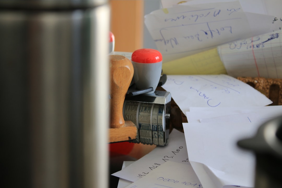 découvrez tout ce qu'il faut savoir sur le coût des timbres : prix actuels, conseils pour économiser sur vos envois et astuces pour choisir le bon timbre selon vos besoins.