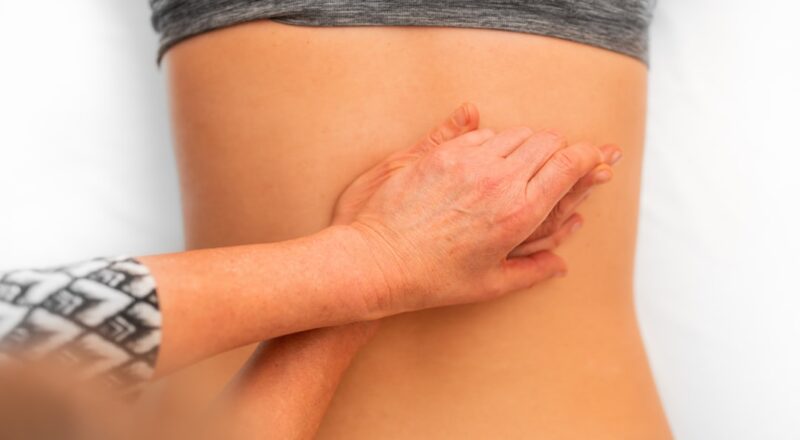 découvrez les bienfaits du massage abdominal, une technique relaxante qui favorise la digestion, réduit le stress et améliore le bien-être général. offrez-vous un moment de détente profonde tout en ciblant les zones abdominales pour un équilibre harmonieux.