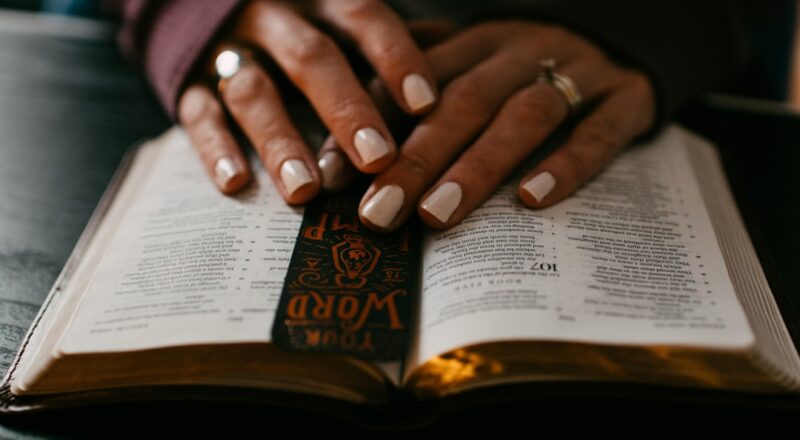 découvrez notre service de consultation de prière, où vous pouvez partager vos préoccupations et trouver réconfort et guidance spirituelle. nos conseillers sont à votre écoute pour vous aider à traverser les épreuves de la vie grâce à la prière. rejoignez-nous pour une expérience spirituelle enrichissante.