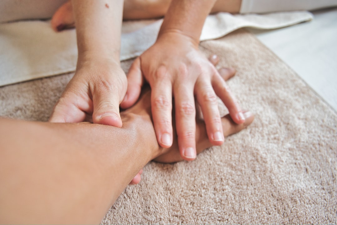 découvrez les bienfaits du massage abdominal pour améliorer votre digestion, réduire le stress et favoriser la relaxation. apprenez des techniques simples à réaliser chez vous pour un bien-être optimal.
