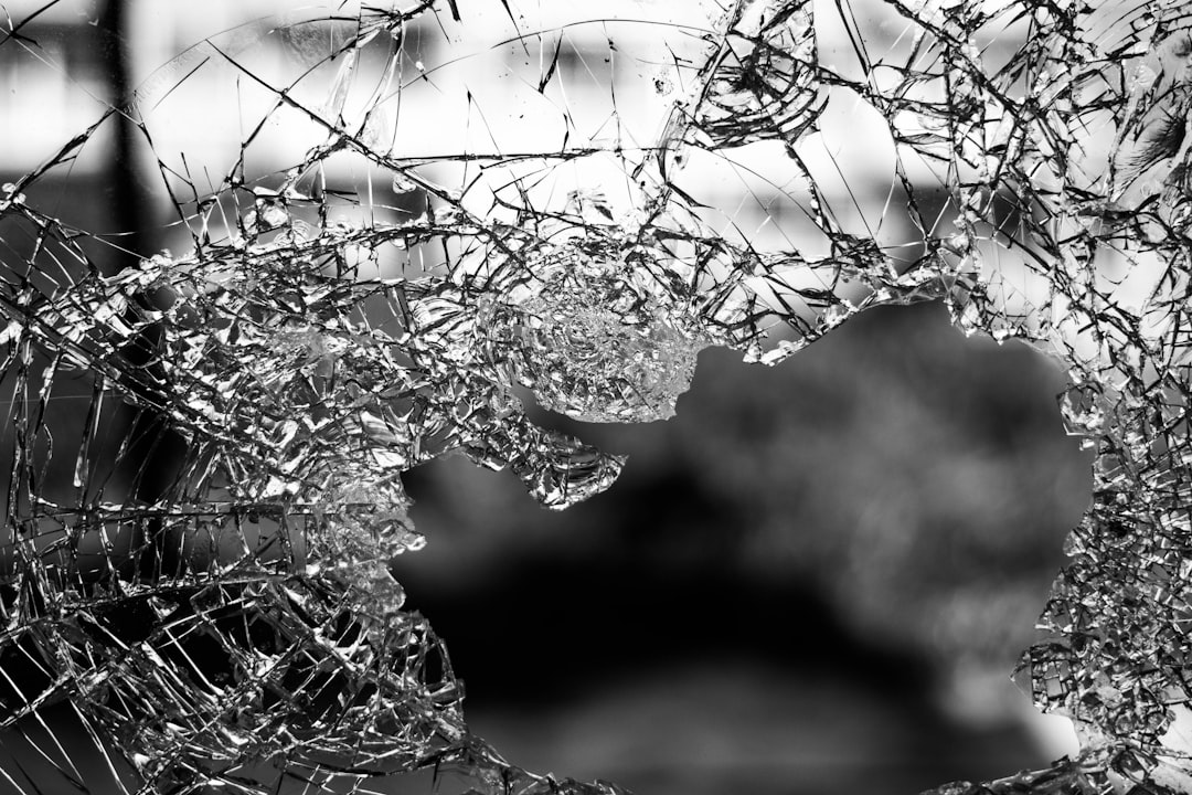 découvrez tout ce qu'il faut savoir sur les côtes cassées : symptômes, causes, traitements et conseils de récupération pour reprendre une vie active rapidement.