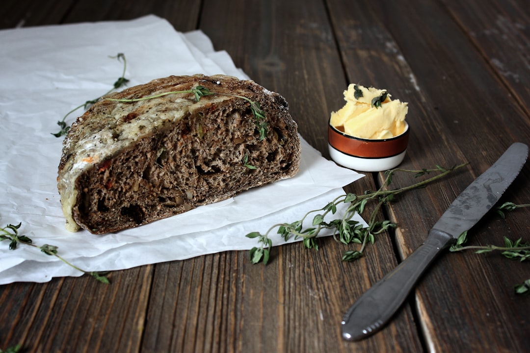 découvrez tout ce que vous devez savoir sur le beurre : ses différents types, ses bienfaits nutritionnels, des conseils de cuisine et des recettes délicieuses pour l'intégrer dans vos plats quotidiens.