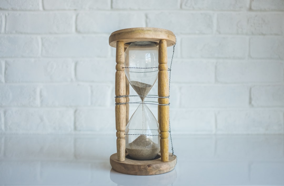 découvrez notre sélection de horloges élégantes et fonctionnelles pour chaque style d'intérieur. que vous recherchiez une horloge murale moderne ou une pendule vintage, trouvez l'accessoire parfait pour embellir votre espace tout en gardant le temps.