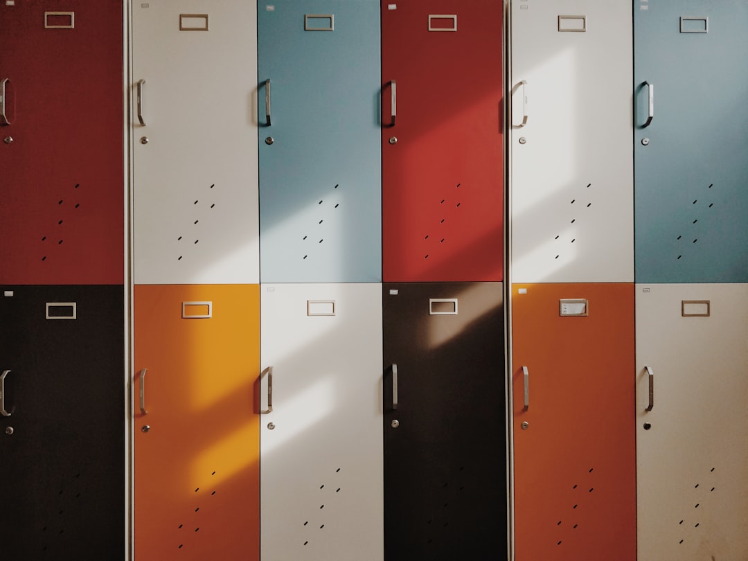 découvrez des idées inspirantes de combinaisons de couleurs pour vos projets créatifs. apprenez à associer les teintes pour sublimer vos designs, que ce soit en mode, décoration intérieure ou art. laissez libre cours à votre imagination et créez des harmonies colorées uniques !