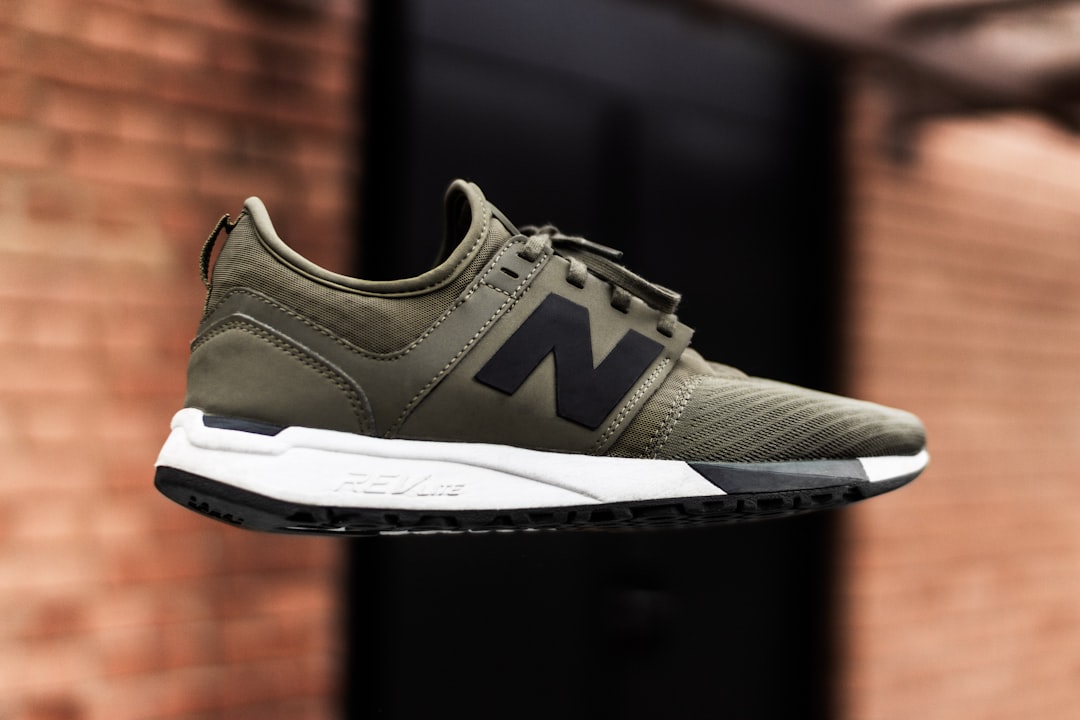 découvrez notre sélection de chaussures de marche confortables, idéales pour vos promenades quotidiennes. alliant style et soutien, nos modèles vous garantissent un confort optimal tout au long de la journée. trouvez la paire parfaite pour explorer le monde avec aisance.