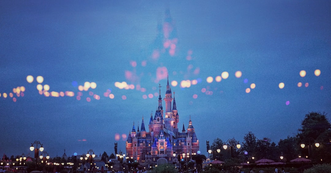 découvrez les âges fascinants des personnages emblématiques de disney ! plongez dans l'univers magique de vos héros préférés et apprenez-en plus sur leur parcours à travers le temps.