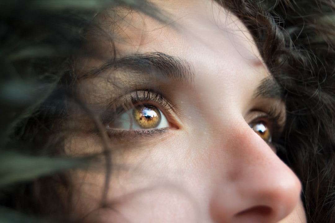 découvrez nos traitements oculaires innovants pour améliorer votre santé visuelle. profitez de nos conseils d'experts et de solutions adaptées à vos besoins, pour des yeux en pleine forme.