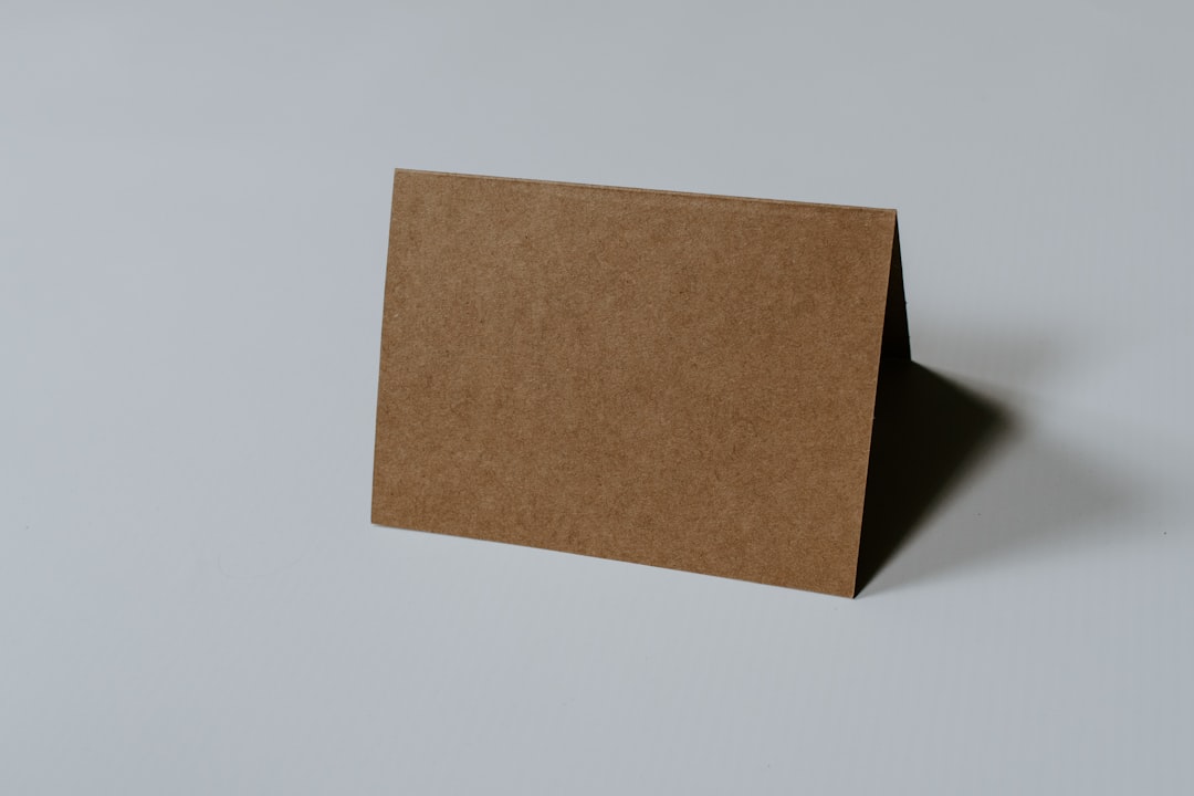découvrez tout ce que vous devez savoir sur la validité de la carte d'identité : durée, délais d'expiration et conseils pour assurer la mise à jour de vos documents d'identité.