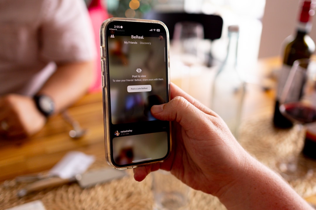 découvrez l'histoire fascinante de l'invention du téléphone mobile, une révolution technologique qui a transformé notre manière de communiquer. plongez dans les innovations et les personnalités clés qui ont rendu possible cet outil incontournable du quotidien.