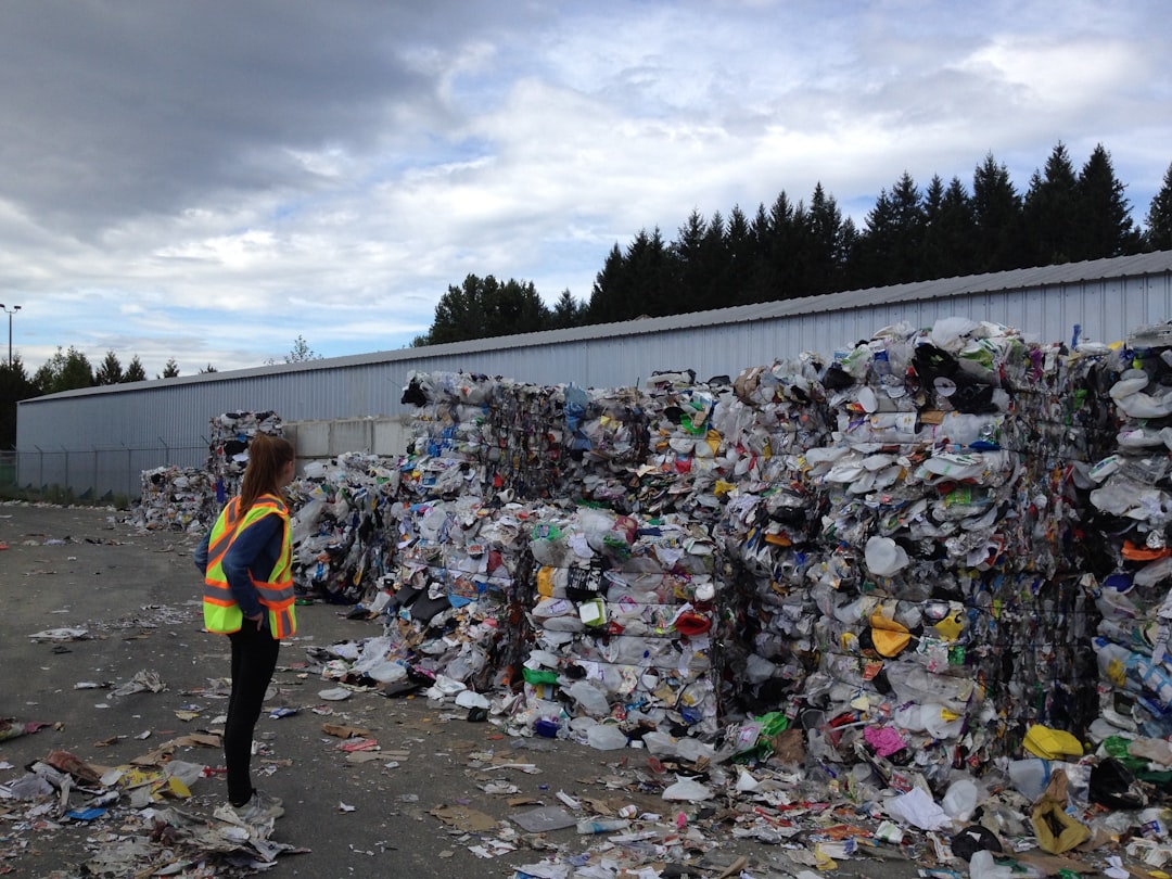découvrez l'importance du recyclage pour préserver notre planète. apprenez comment trier efficacement vos déchets, réduire votre empreinte écologique et contribuer à un avenir durable grâce à des gestes simples au quotidien.