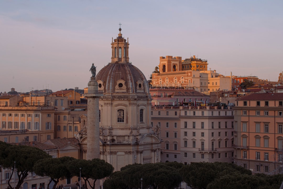 découvrez l'univers captivant du romani, une culture riche en traditions, musique et artisanat. explorez l'histoire et les enjeux contemporains de ce peuple, ainsi que leur contribution à la diversité culturelle en europe et au-delà.