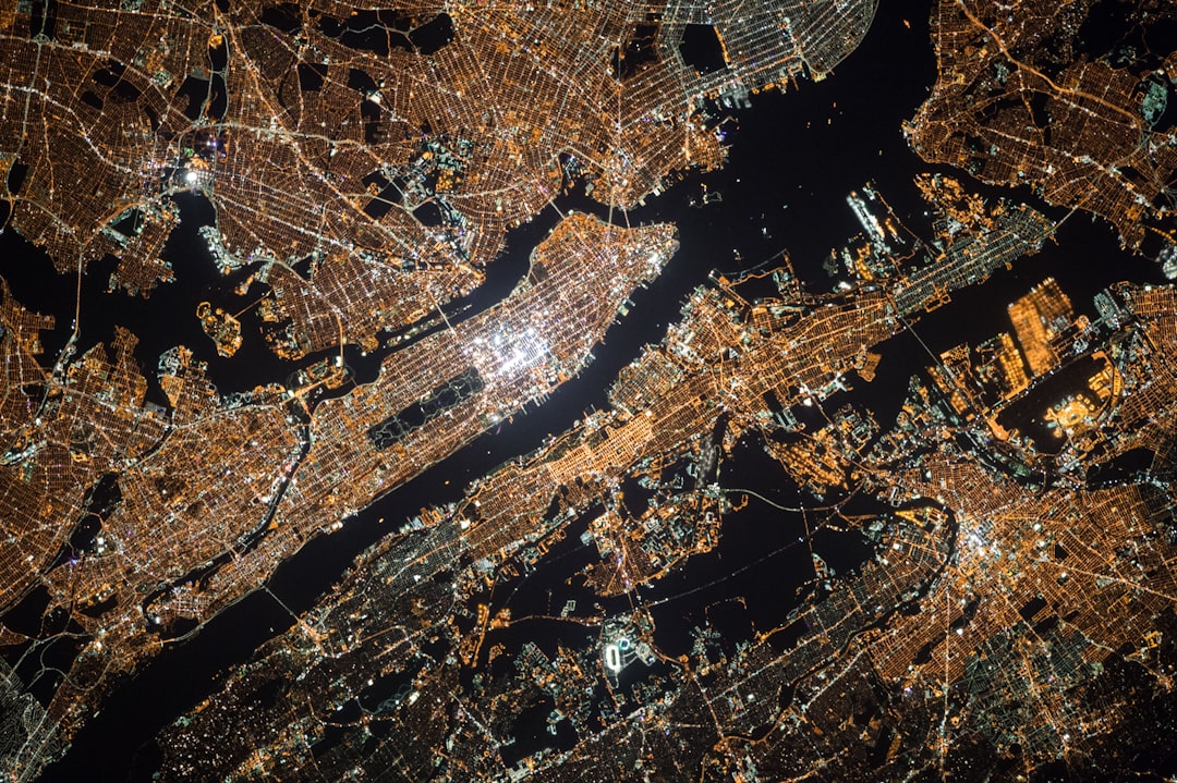 découvrez l'univers fascinant des satellites : leur fonctionnement, leur importance pour la communication, la navigation et l'observation de la terre. apprenez comment ces technologies révolutionnent notre quotidien et explorent les confins de l'espace.
