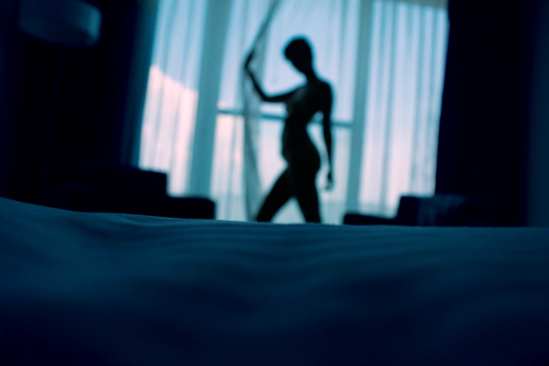 découvrez les différentes positions sexuelles pour pimenter votre vie intime. explorez des conseils, des techniques et des inspirations pour améliorer votre complicité et votre plaisir en couple.