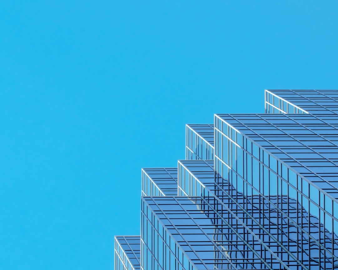découvrez l'univers fascinant des gratte-ciels, ces prouesses architecturales qui dominent nos villes modernes. plongez dans l'histoire, les innovations et les plus emblématiques d'entre eux à travers le monde.