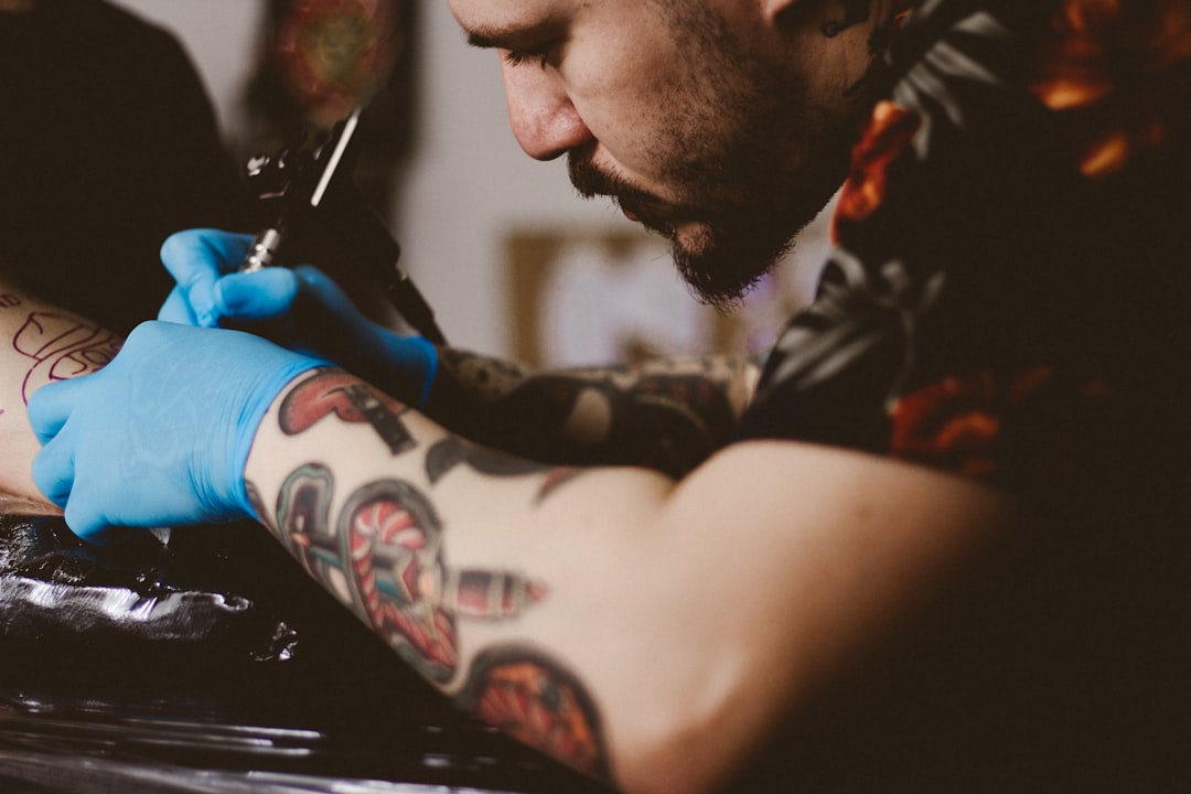 découvrez l'univers fascinant des tatouages : styles, signification, soins, et conseils pour choisir le design parfait. exprimez votre personnalité avec un art corporel unique et intemporel.