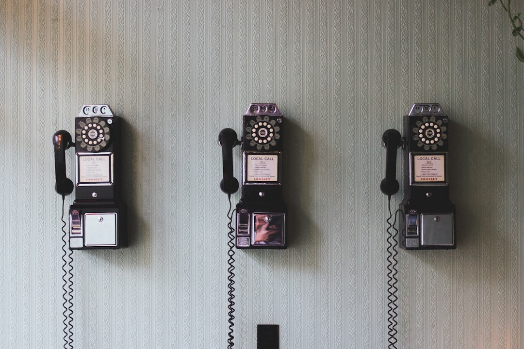 découvrez toutes les informations nécessaires sur les contacts fiscaux, y compris les services d'assistance, les numéros de téléphone et les ressources disponibles pour vous aider dans vos démarches fiscales.