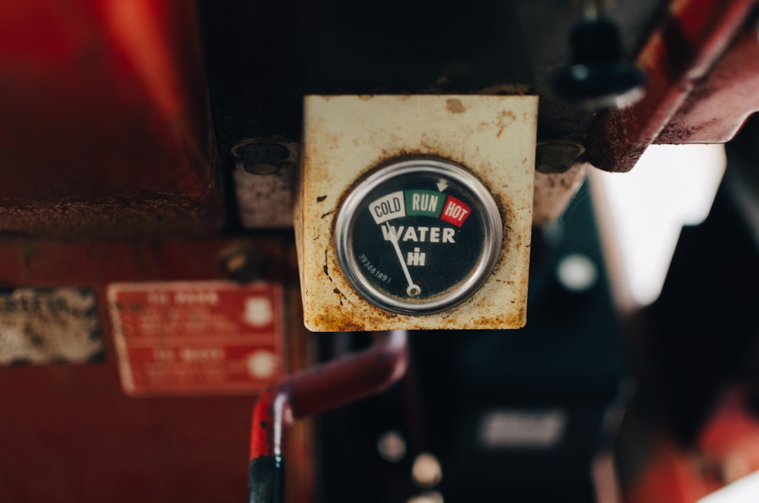 découvrez comment convertir facilement les températures entre celsius, fahrenheit et kelvin grâce à notre guide complet. simplifiez vos calculs thermiques et maîtrisez les conversions de température en quelques étapes.