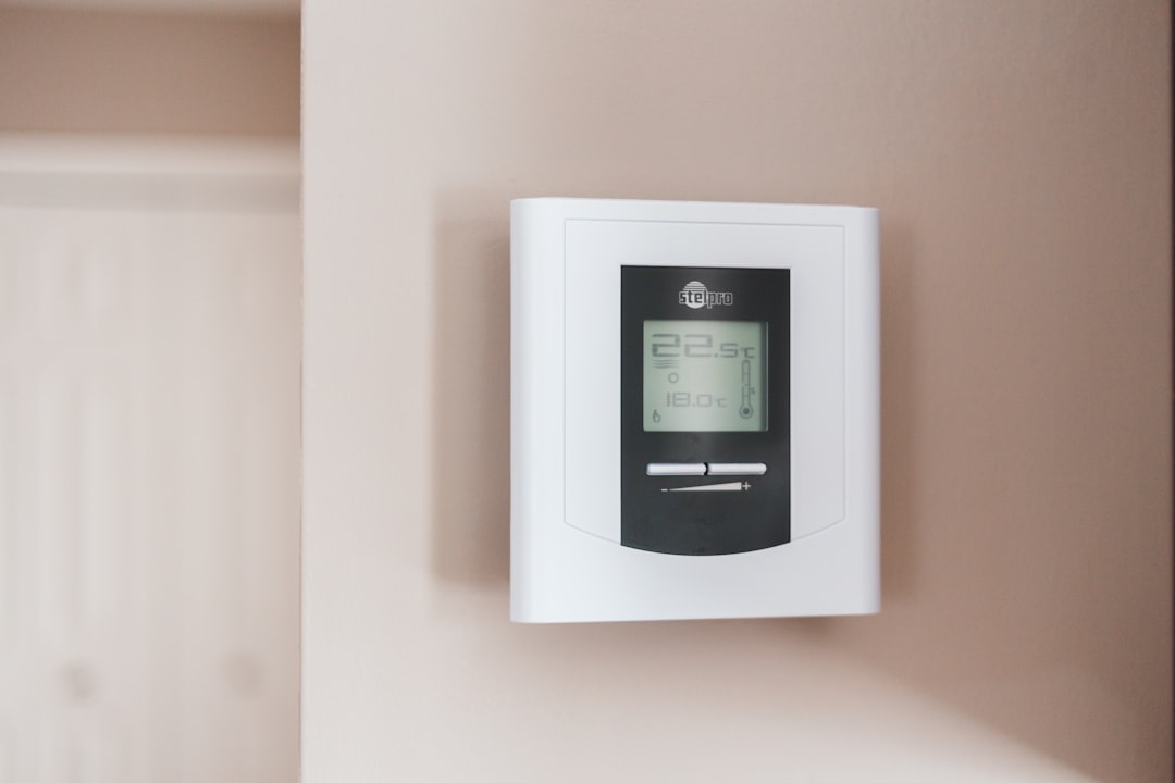 découvrez comment convertir facilement les températures entre celsius, fahrenheit et kelvin avec nos conseils pratiques et nos outils en ligne. simplifiez vos calculs de conversion de température et comprenez les différences entre les échelles thermométriques.