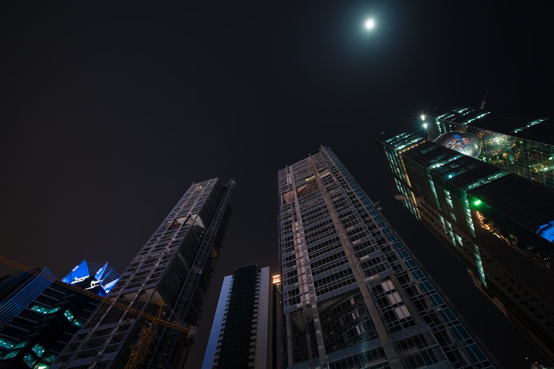 découvrez l'univers fascinant des tours, des structures majestueuses qui s'élèvent dans le ciel. explorez leur architecture, leur histoire et les meilleures tours à visiter à travers le monde. plongez dans l'ascension des hauteurs et admirez des panoramas à couper le souffle.