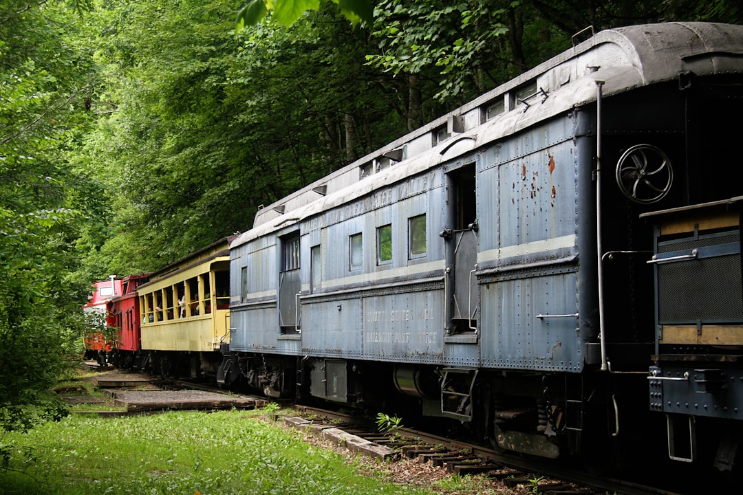 découvrez tout ce qu'il faut savoir sur les prix des billets de train en france. comparez les tarifs, profitez des offres spéciales et trouvez le meilleur moyen de voyager à moindre coût. ne laissez pas le prix freiner vos envies d'évasion !