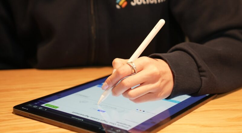 découvrez les avantages de la signature électronique : une solution rapide, sécurisée et écologique pour signer vos documents en ligne. simplifiez vos démarches administratives et gagnez du temps grâce à la signature électronique.