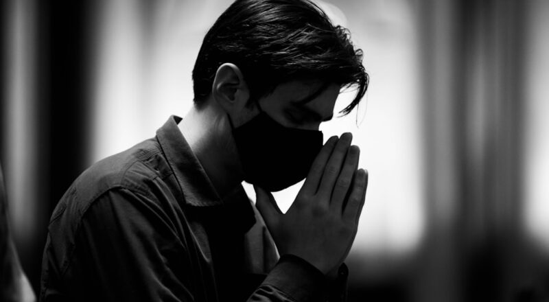 découvrez les différences fondamentales entre les catholiques et les protestants : croyances, pratiques religieuses et histoire. explorez comment ces deux branches du christianisme se distinguent tout en partageant des racines communes.