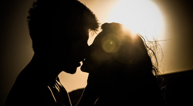 découvrez l'essence de l'amour avec notre guide romantique. plongez dans un monde de douceurs, de gestes tendres et d'idées charmantes pour raviver la flamme de votre relation. que ce soit pour une soirée spéciale ou des moments quotidiens, trouvez l'inspiration pour créer des souvenirs inoubliables.