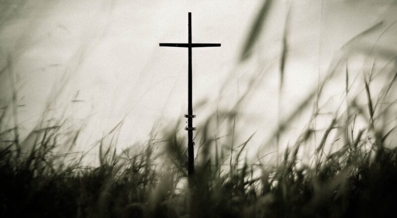 découvrez les fondements du christianisme, une des religions majeures du monde, impliquant des croyances, des pratiques et une histoire riche qui ont façonné des civilisations et influencé des millions de vies à travers les siècles.