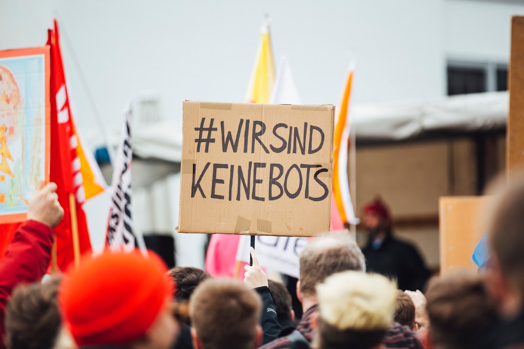 découvrez les enjeux de la censure dans notre société moderne, son impact sur la liberté d'expression et les différentes formes qu'elle peut revêtir. explorez comment la censure influence le discours public et les médias.