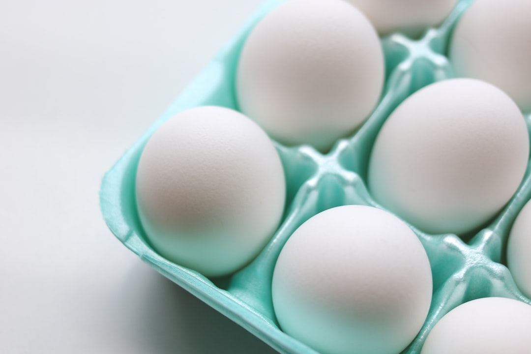 découvrez tout ce qu'il faut savoir sur la fraîcheur des œufs : astuces pour les choisir, les conserver et les utiliser en cuisine. assurez-vous toujours de consommer des œufs de qualité pour des plats savoureux et sains.