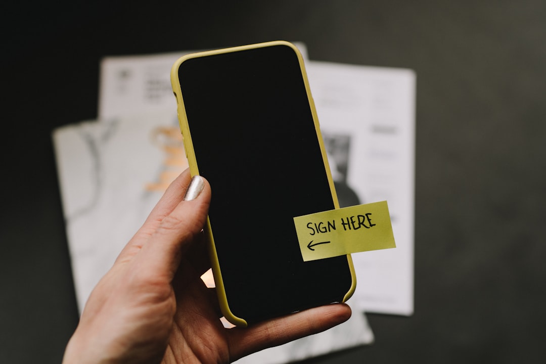 découvrez l'importance de la signature électronique pour simplifier vos transactions. sécurisez vos documents, gagnez du temps et améliorez l'efficacité de votre entreprise grâce à cette solution moderne et fiable.