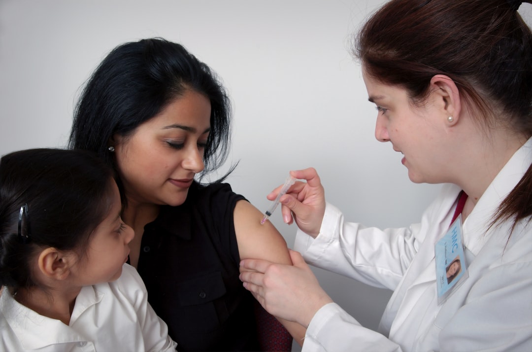 découvrez tout sur l'influenza, ses symptômes, sa transmission et les moyens de prévention. restez informé sur cette maladie virale et le rôle des vaccins pour protéger votre santé.