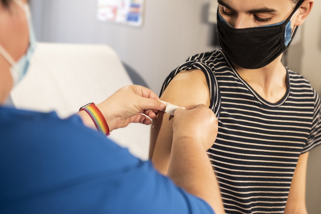 découvrez tout sur l'influenza, cette maladie virale contagieuse qui affecte les voies respiratoires. apprenez ses symptômes, modes de transmission, et les meilleures stratégies de prévention pour protéger votre santé et celle de votre entourage.