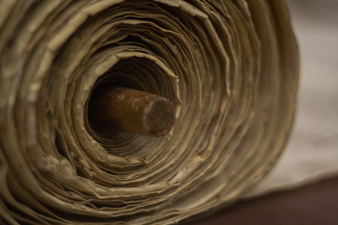 découvrez les richesses du judaïsme, une religion millénaire riche en traditions, valeurs et croyances. explorez son histoire, ses pratiques et son impact sur la culture mondiale.