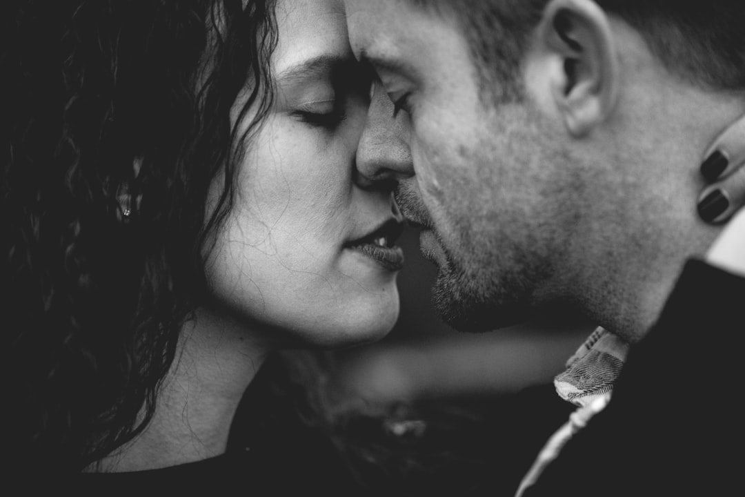 découvrez l'univers des 'kisses', ces délicieuses friandises chocolatées. explorez leurs saveurs irrésistibles, leur histoire et comment les déguster pour une expérience sucrée inoubliable.