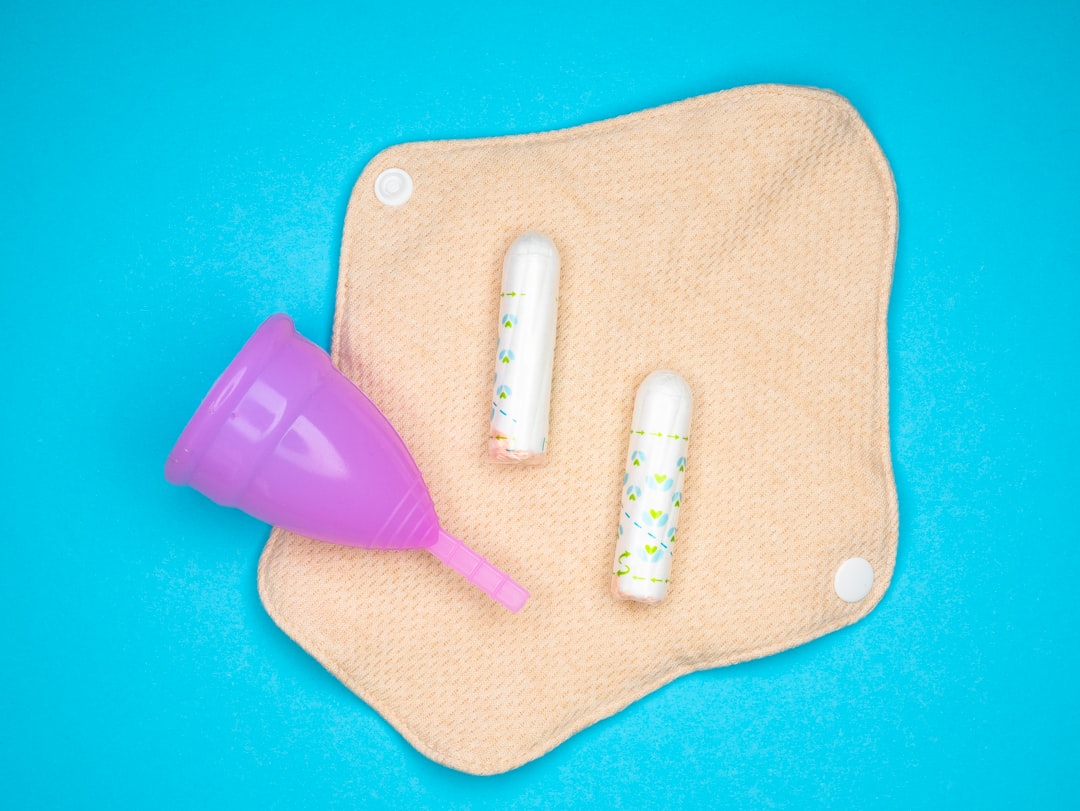 découvrez les causes et les solutions pour les retards menstruels. informez-vous sur les facteurs qui peuvent affecter votre cycle et obtenez des conseils pour gérer cette situation de manière sereine.