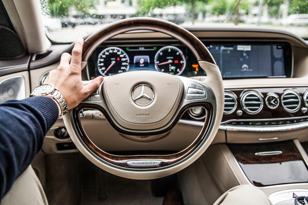 découvrez la voiture la plus chère du monde ! plongez dans l'univers des automobiles de luxe, explorez leur design exceptionnel, leurs performances phénoménales et les acteurs du marché qui les rendent accessibles aux plus riches. un voyage fascinant dans le monde de l'ultra-prime !