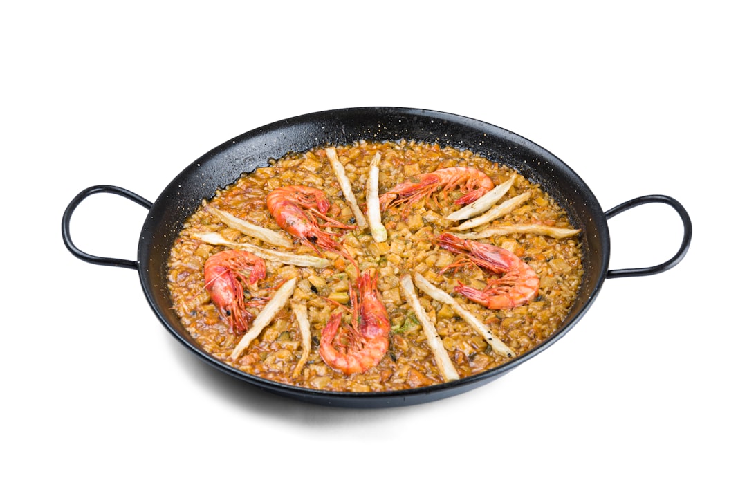 savourez la délicieuse paella, plat emblématique de la cuisine espagnole, mêlant riz parfumé, fruits de mer frais, viandes savoureuses et épices exotiques. découvrez nos recettes authentiques et astuces pour préparer cette spécialité incontournable qui ravira vos convives.