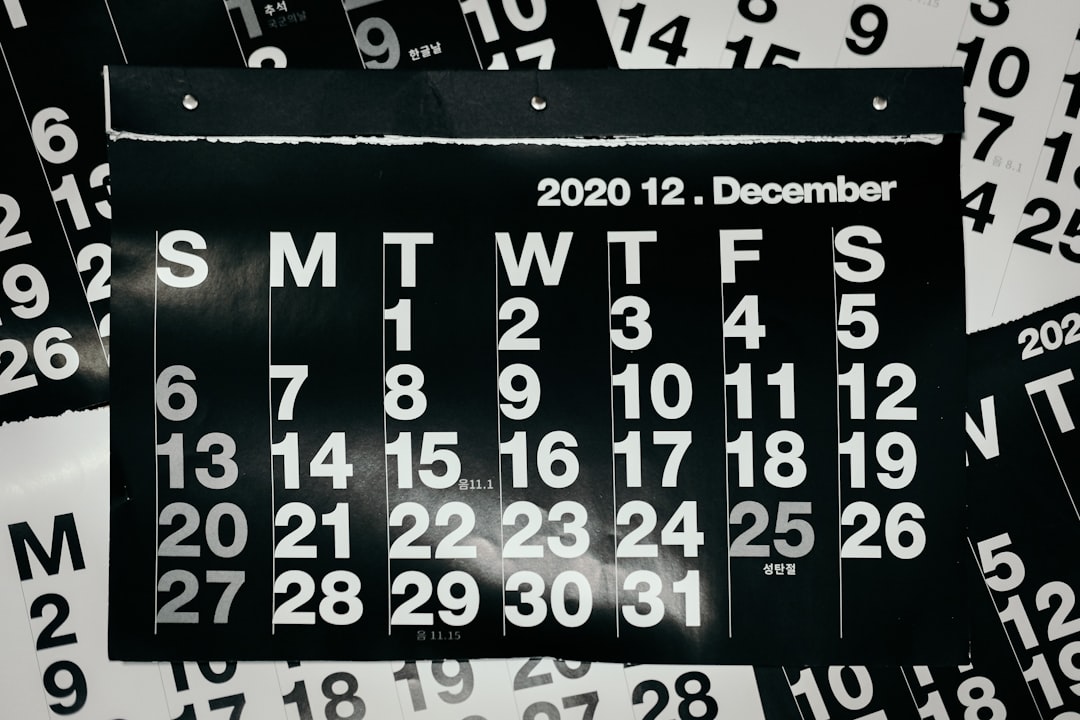 découvrez le roman calendar, une œuvre captivante qui explore les mystères et les célébrations des anciens romains à travers le temps. plongez dans un univers riche de traditions, de mythes et d'événements marquants, tout en appréciant un style narratif unique. idéal pour les passionnés d'histoire et de culture, ce roman vous transportera au cœur de la rome antique.