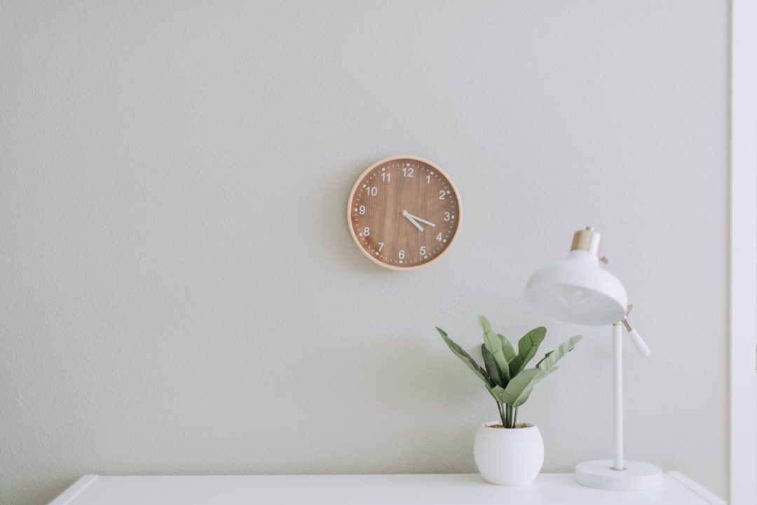 découvrez l'importance du suivi du temps pour améliorer votre productivité. apprenez à gérer vos tâches efficacement grâce à des outils de suivi du temps adaptés à vos besoins.