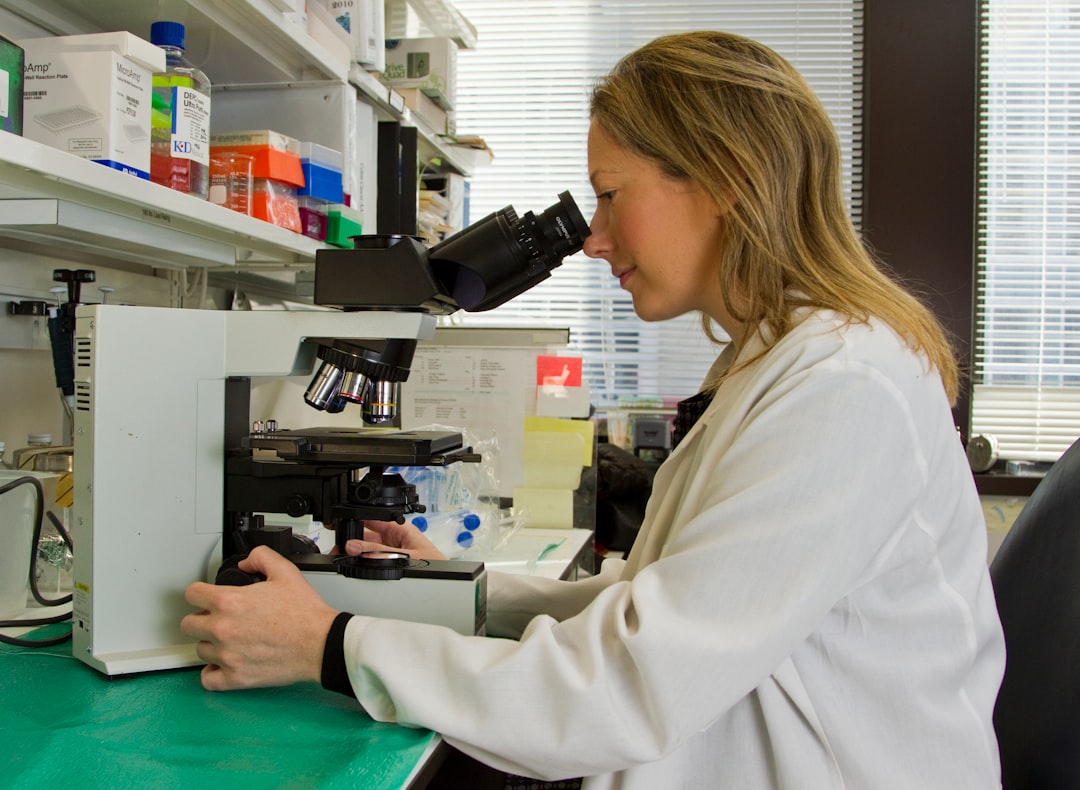 découvrez tout ce qu'il faut savoir sur l'urine, un liquide biologique essentiel. explorez ses fonctions, sa composition, et son rôle dans la santé et le diagnostic médical.
