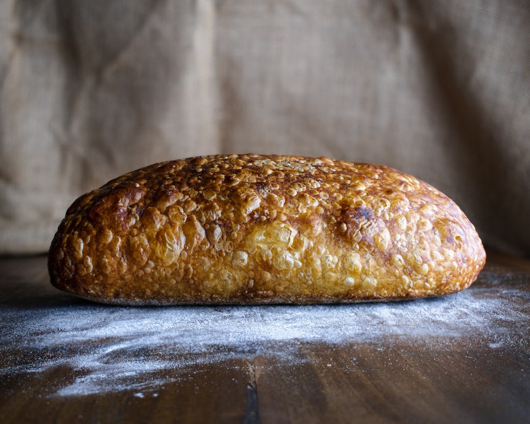 découvrez le pain complet, une alternative saine et délicieuse, riche en fibres essentielles et nutriments. parfait pour vos petits déjeuners ou vos repas, il saura satisfaire vos envies tout en prenant soin de votre santé.
