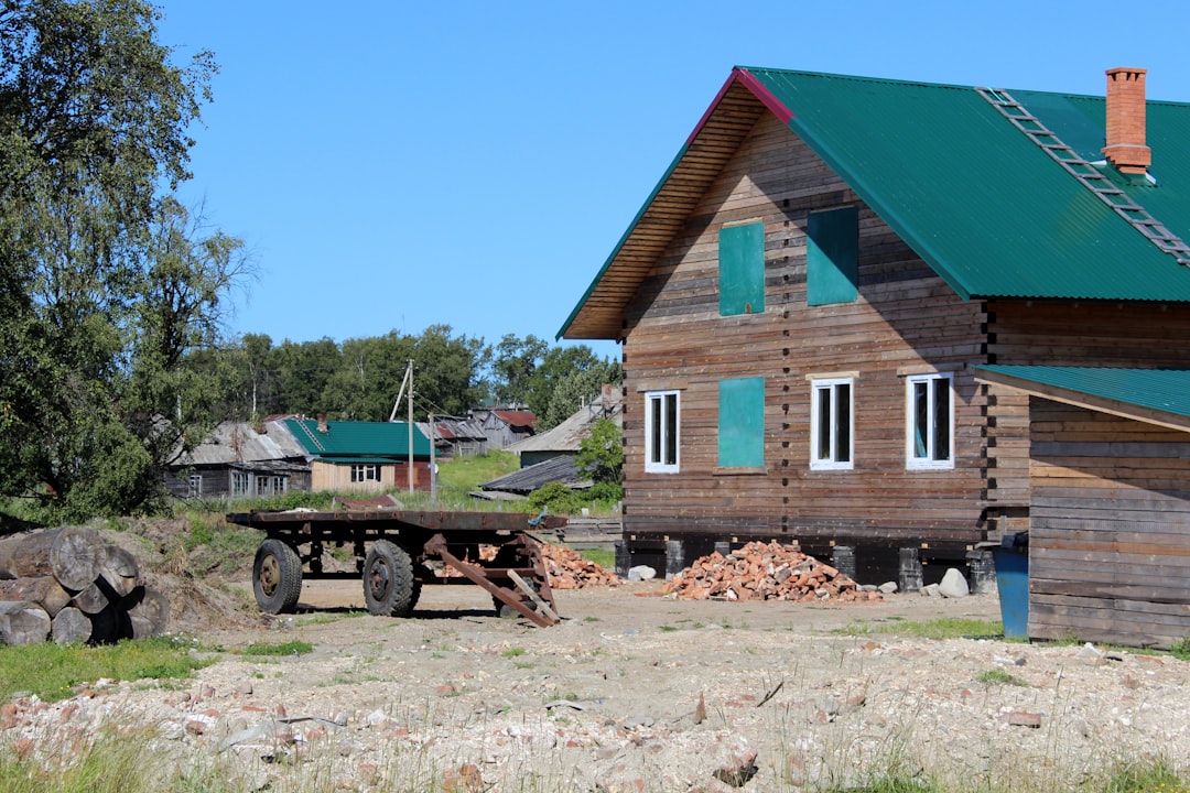 découvrez les secrets de la restauration du bois pour redonner vie à vos meubles et surfaces en bois. apprenez des techniques efficaces pour restaurer l'éclat et la beauté naturelle du bois ancien tout en préservant son intégrité.