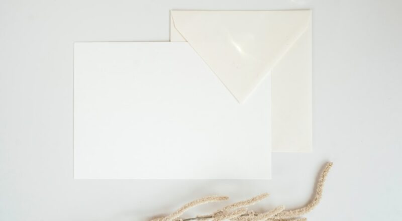 découvrez notre sélection d'enveloppes de haute qualité, idéales pour toutes vos correspondances, qu'il s'agisse de courriers personnels ou professionnels. variez les plaisirs avec des couleurs, formats et textures divers pour sublimer vos envois.