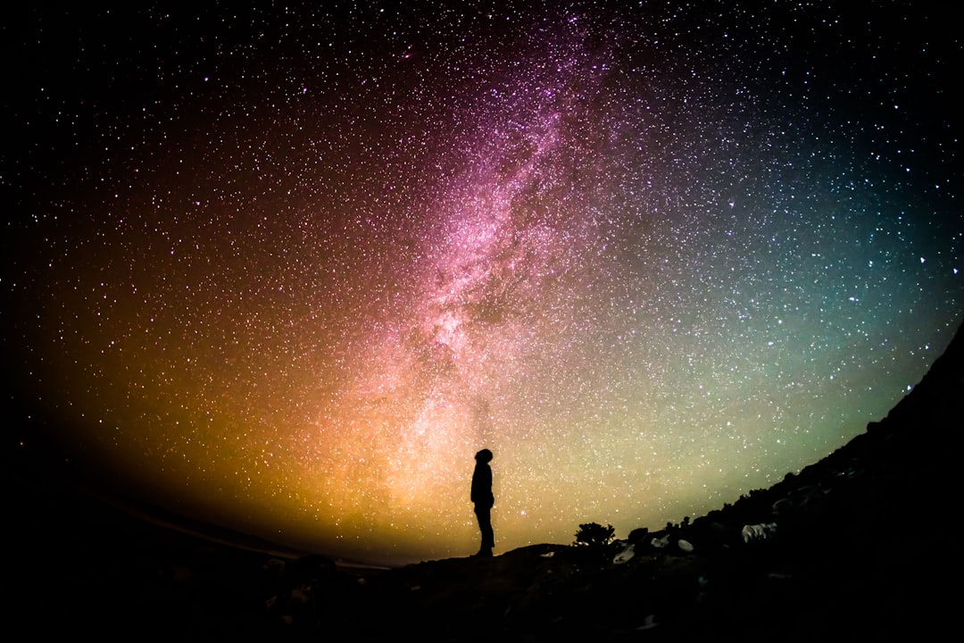 découvrez l'art de l'interprétation des rêves avec notre guide complet. plongez dans l'univers fascinant des symboles et des significations cachées derrière vos rêves pour mieux comprendre vos pensées et émotions.